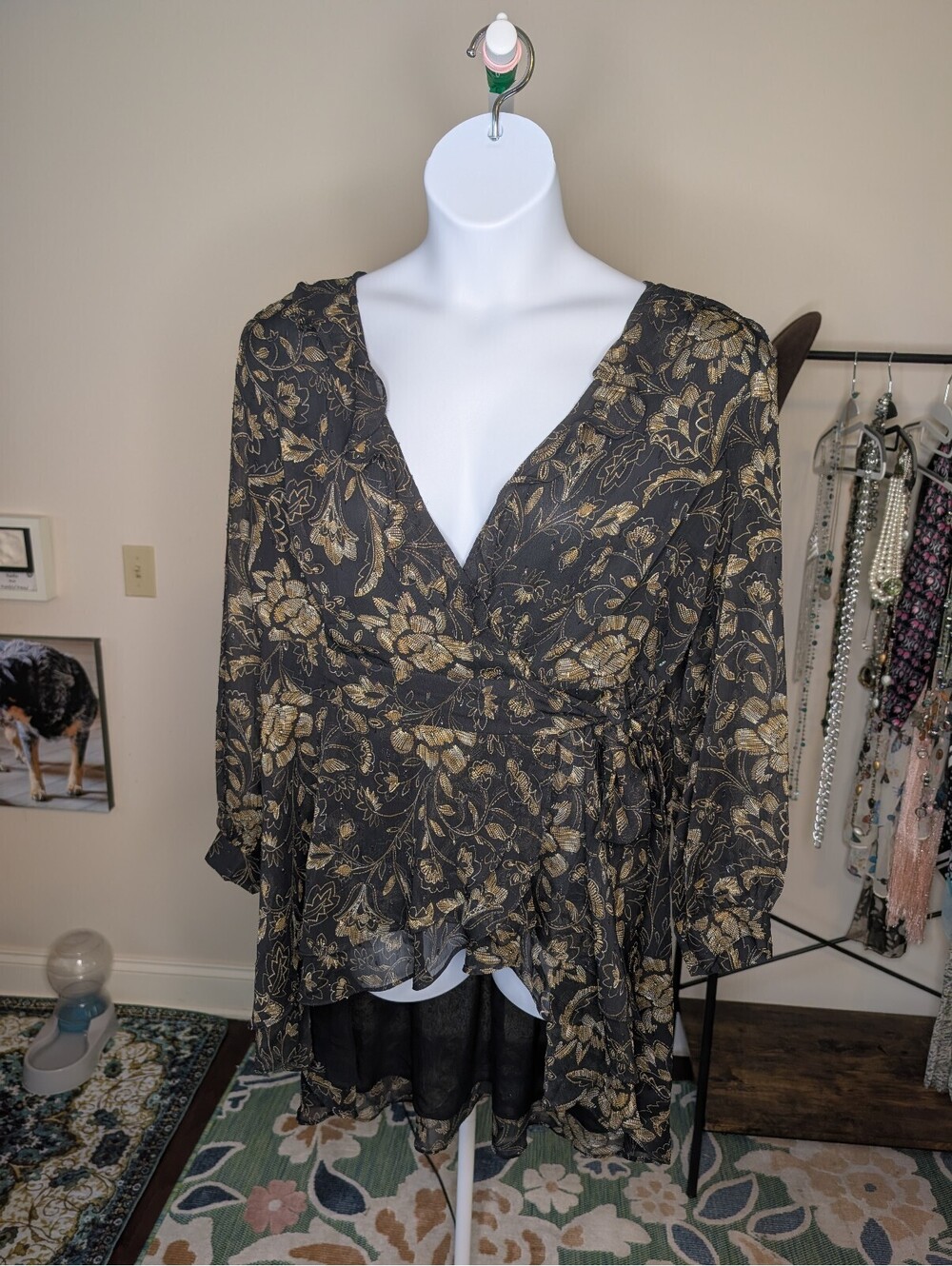 1858 - Torrid Black and Gold Floral Wrap Tunic Size 1